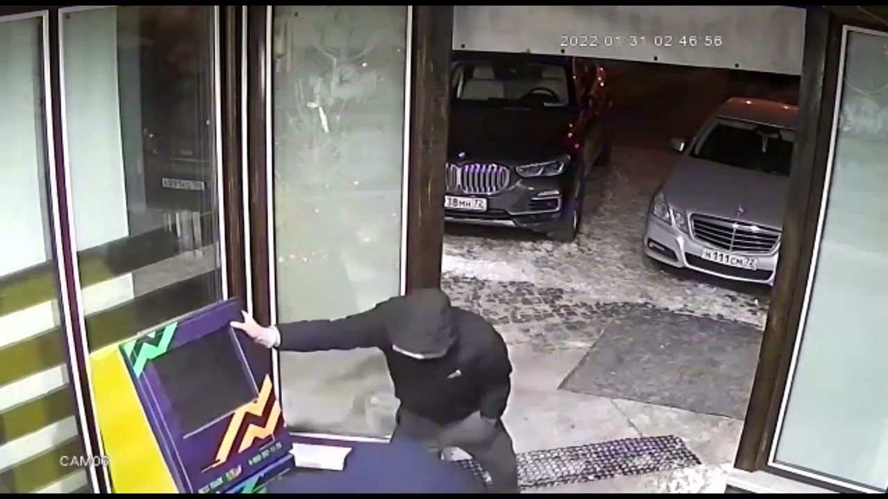 В Тюмени сотрудники уголовного розыска задержали подозреваемых повторно совершивших кражи терминалов смотреть онлайн