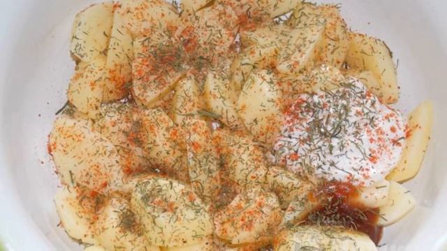 Potatoes with sausages and cheese in the oven смотреть онлайн