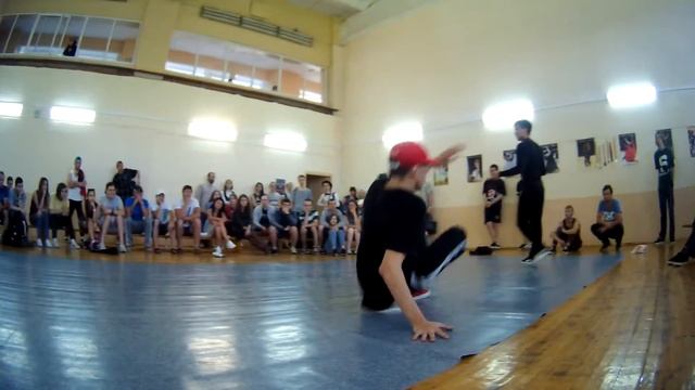 Брейк данс Капустник №5 Ерёма vs Радик смотреть онлайн
