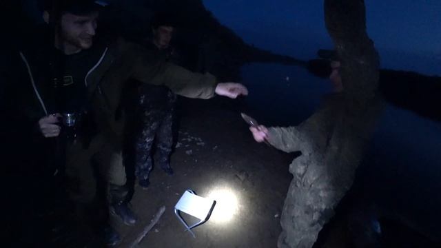 РЫБАЛКА НА ТУРЕ! СИЛЬНО УПАЛ УРОВЕНЬ ВОДЫ! КЛЮЕТ ТОЛЬКО НОЧЬЮ! КАК НЕ НАДО ЕЗДИТЬ НА РЫБАЛКУ! смотреть онлайн