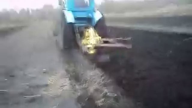 Осенняя зябь самодельным плугом Т-40 АМ смотреть онлайн