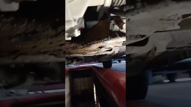 Dodge Caliber 2007, замена масла в кпп, механика смотреть онлайн