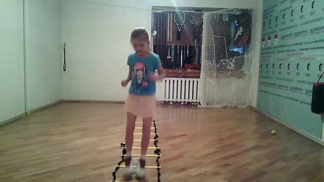 Теннис, Полина Березина 7 лет, лестница! Заури Абуладзе смотреть онлайн