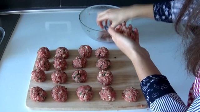 ТЕФТЕЛИ В ТОМАТНОМ СОУСЕ смотреть онлайн