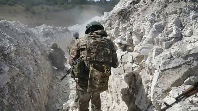 Боевая подготовка военнослужащих по контракту штурмовых подразделений в тыловом районе зоны СВО смотреть онлайн