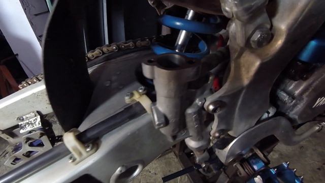 ЗАМЕНА ТОРМОЗНЫХ ДИСКОВ И КОЛОДОК НА YAMAHA YZF 250 смотреть онлайн