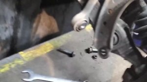 Замена верхнего рычага Q7 Touareg Пневмо подвеска