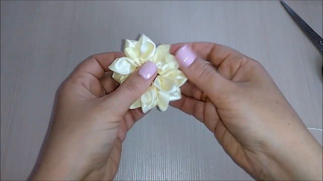 Бантики Канзаши из лент Мастер Класс / Ribbons bows / Fitas de fitas смотреть онлайн