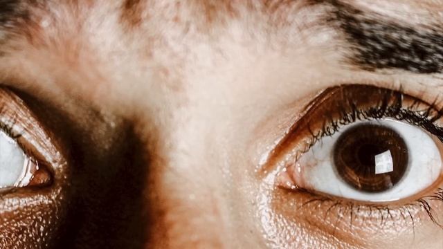 Заперла троих детей в сарае, чтобы отметить новый год с хахалем. Утром сладкую парочку ждал сюрприз смотреть онлайн