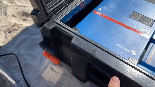 Portable Power: 3000W Inverter charger 400Ah Lithium 1000W Alternator Charging, 1000W Solar Chargin смотреть онлайн