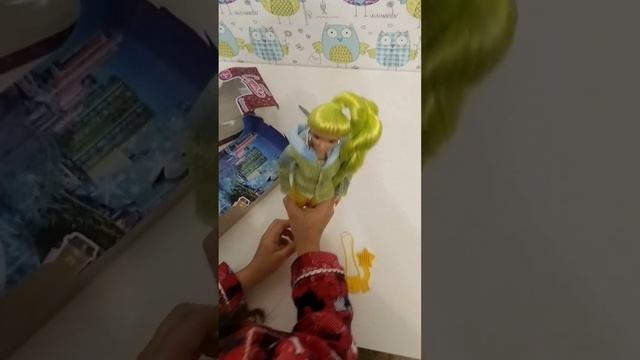 Распаковка куклы София с зелёными волосами смотреть онлайн