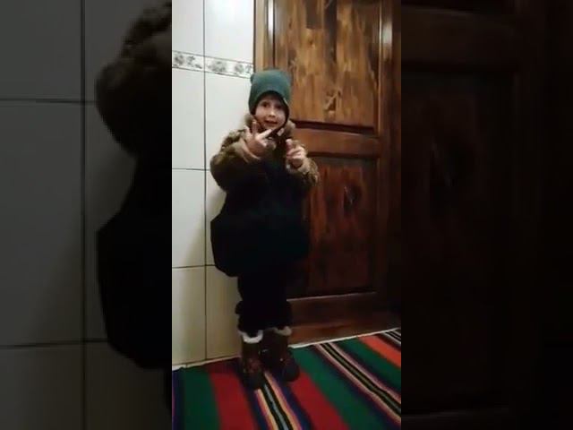 ЛУЧШАЯ И ПОЗИТИВНАЯ КОЛЯДКА. Улыбалась на все 32 зуба. С рождеством Христовым ❤️ мои хорошие. смотреть онлайн