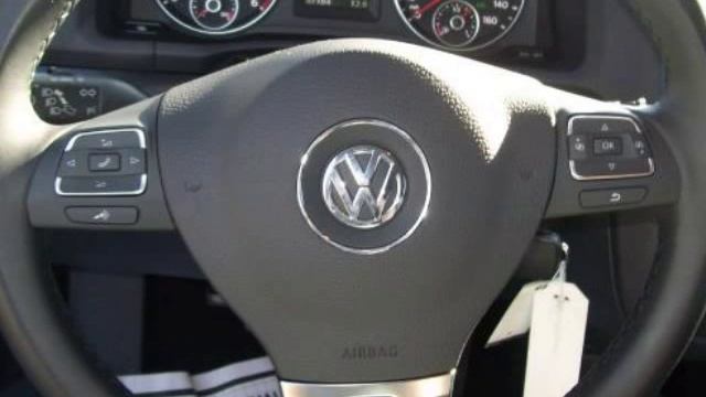 2010 VOLKSWAGEN Jetta Sedan 4dr DSG TDI смотреть онлайн