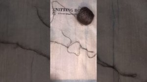 Соединение нитей мохера при вязании джемпера паутинки.