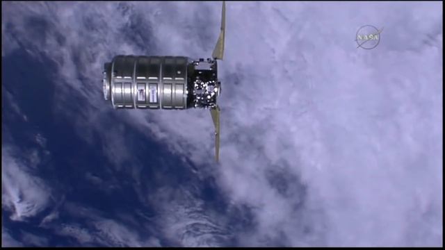 Orbital ATK Cygnus OA-4 "SS Deke Slayton II" Rendezvous, Grapple, & Berthing (time lapse) смотреть онлайн