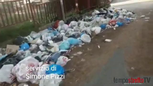 Reggio Calabria, la disastrosa situazione alla circoscrizione Gebbione смотреть онлайн