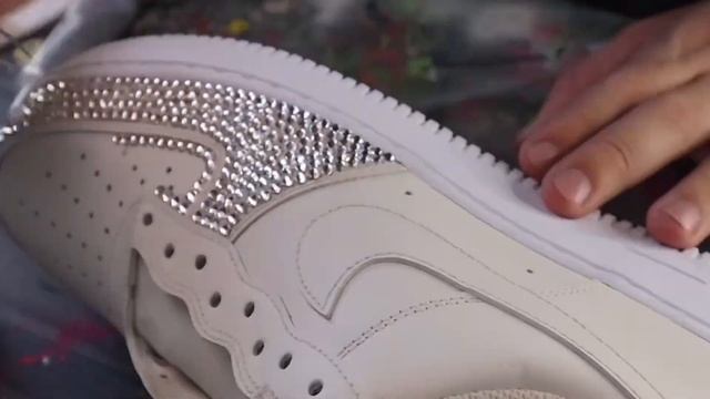 TURNING $100 AIR FORCE ONES INTO $2000 (TUTORIAL) смотреть онлайн