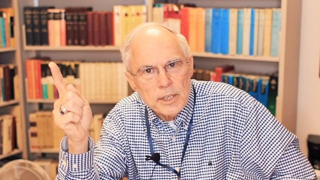 74 Year old Bible Scholar Shares His TOP Bible Reading Tips! смотреть онлайн