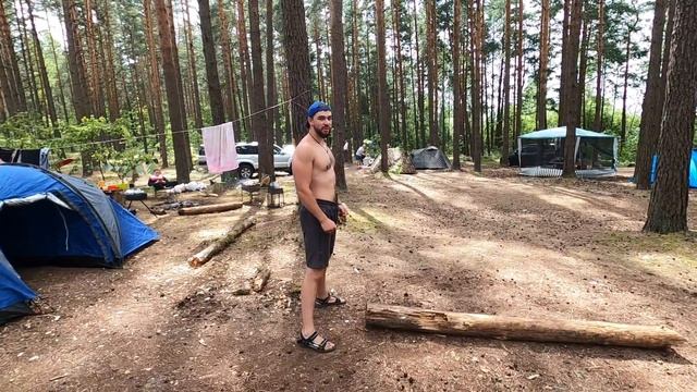 Соревнования в лесу, подъём Бревна