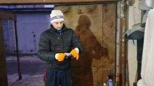 Утепляем гараж. Как заделать щели в воротах по дешману с юморком