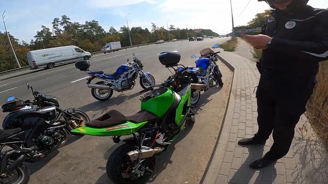 НАРВАЛИСЬ НА МОТО-ПАТРУЛЬ | Сваливаем от полиции | BIKERS VS COPS смотреть онлайн