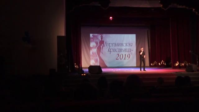 Красивый парень поет песню Домофон (кавер) смотреть онлайн