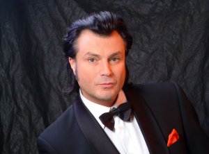 Юрий Охочинский - Мой бархатный апрель.mp4