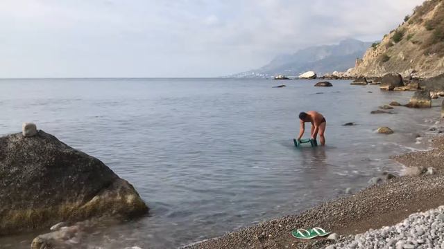 Бархатный день в Крыму. Погода на 15 ноября. На море полный штиль. смотреть онлайн