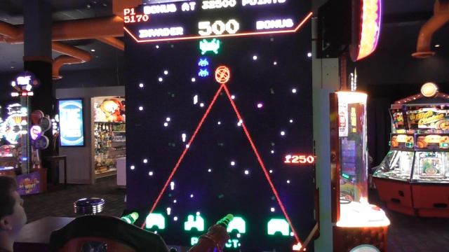 Space Invaders Frenzy! (Redemption Mode) смотреть онлайн