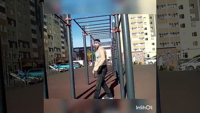 Тренировка на workout площадке. смотреть онлайн