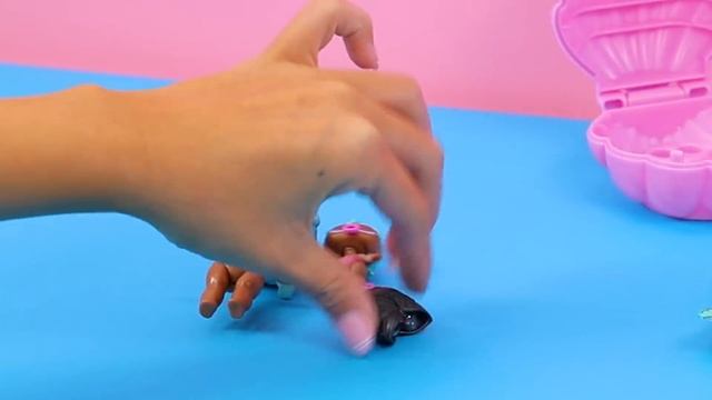 L.O.L. Pink Pearl Surprise | Fizz Shell and Swimming Dolls - Toy Video смотреть онлайн