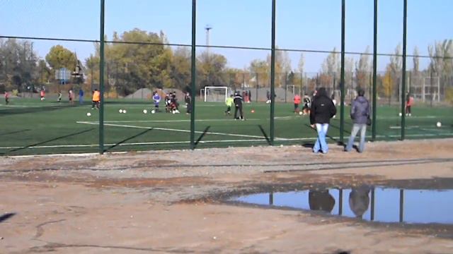 Новое футбольное поле.MOV смотреть онлайн