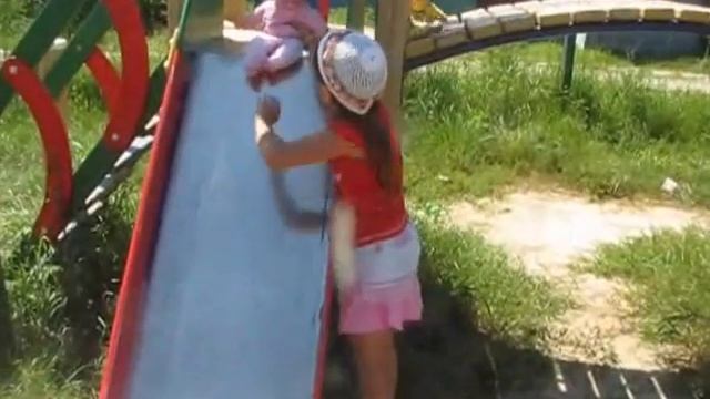 ИГРАЕМ ЛЮБИМЫМИ КУКЛАМИ, ИГРАЕМ В ПЕСОЧНИЦЕ, ОБЗОР ИГРУШЕК смотреть онлайн