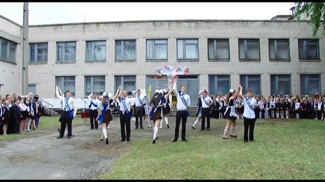 ВЕСЕЛЫЙ ФЛЕШМОБ 2023 Последний звонок ВАЛЬС смотреть онлайн