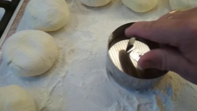 Как сделать сырники (котлеты) красивой формы. смотреть онлайн