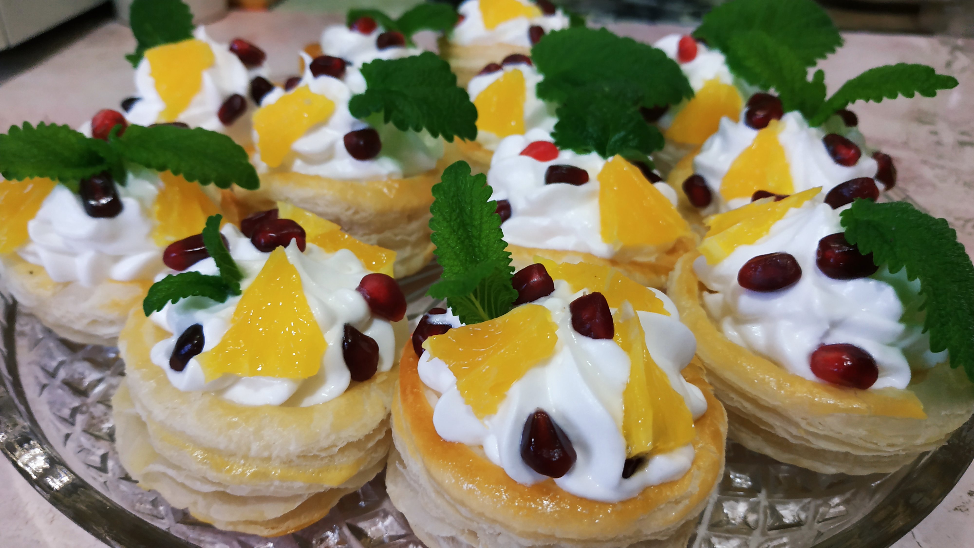 Слоеные Пирожные Гнезда с кремом Шанти смотреть онлайн