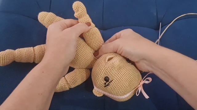 Cecília - a bebê feliz- Montando o corpo articulado - boneca amigurumi- crochê смотреть онлайн