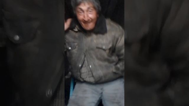 танец Емельяна под частушку.ты Ти скажи зачем девчонка смотреть онлайн