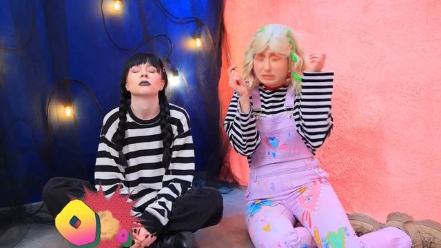 У Уэнсдей Аддамс и Инид появились дети! Мы построили парк развлечений дома! смотреть онлайн