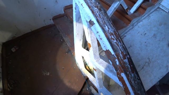 ДОМИК ВЕДЬМЫ или УСАДЬБА БАНДИТОВ? ОБИТАТЕЛИ СНЯТЫ НА КАМЕРУ! смотреть онлайн