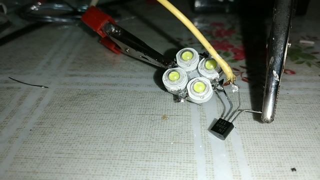 ⚡⚡Детектор скрытой проводки на 2N7000. Самая простая схема ?♂️