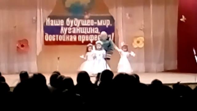 Ходит наша бабушка палочкой стуча смотреть онлайн