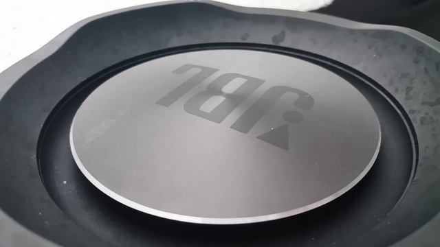 JBL Boombox BASS TEST *100% Volume* [Indoor Mode] смотреть онлайн
