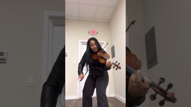 ‘La bachata’ de Manuel Turizo смотреть онлайн