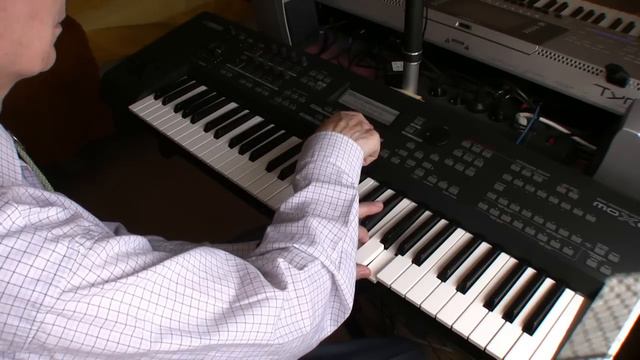 Yamaha MoX 6.Demo.2.2012..mp4 смотреть онлайн