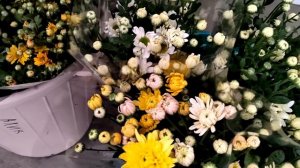 Цветы для букетов рынок Краснодар 27.03.33 г.