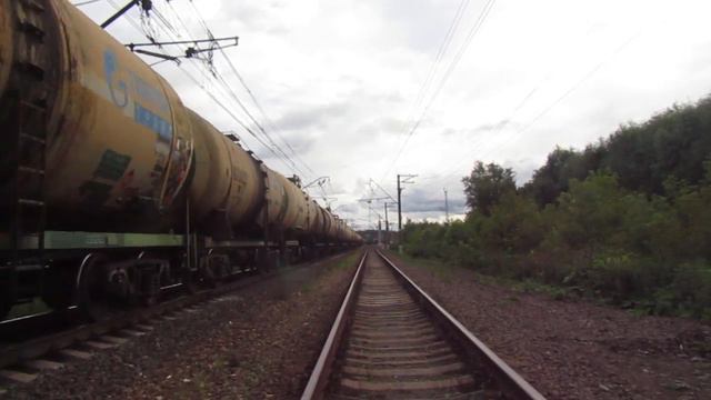 "Редкие гости!!" ВЛ10К-432 с грузовым поездом проезжает станцию Дмитров. смотреть онлайн