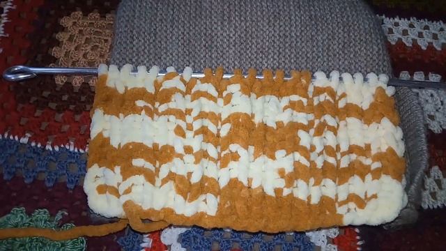 Шапка из велюровой пряжи спицами. смотреть онлайн