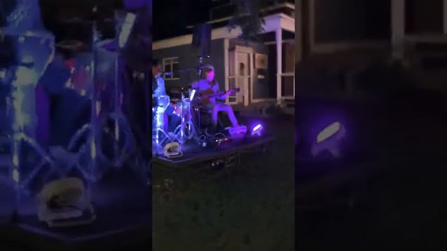 “Hotel California” Jimmy and Enrique смотреть онлайн