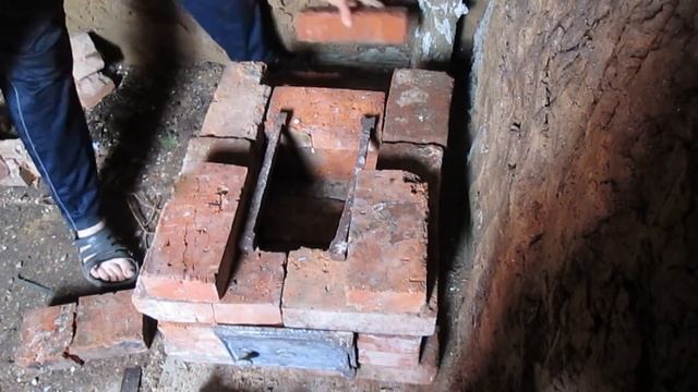 Землянка выживание! Харьков Харьковская область! собираем печку! строим дом укрытие! смотреть онлайн